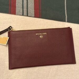 NWT Michael Kors Jet Set Charm Large Top Zip Wristlet